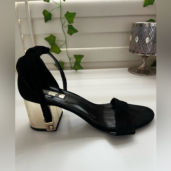 Forever 21 black & gold 2 inch heels - Picture 4 of 11